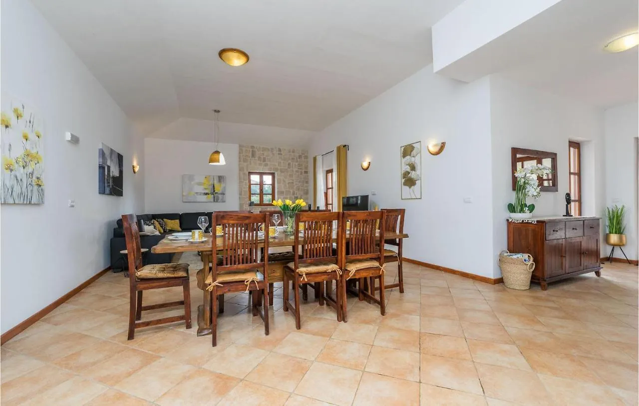 Amazing Home In Muline With Wifi Donje Selo Holiday home