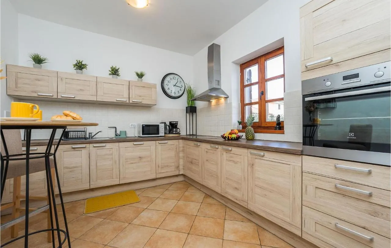 Amazing Home In Muline With Wifi Donje Selo Holiday home