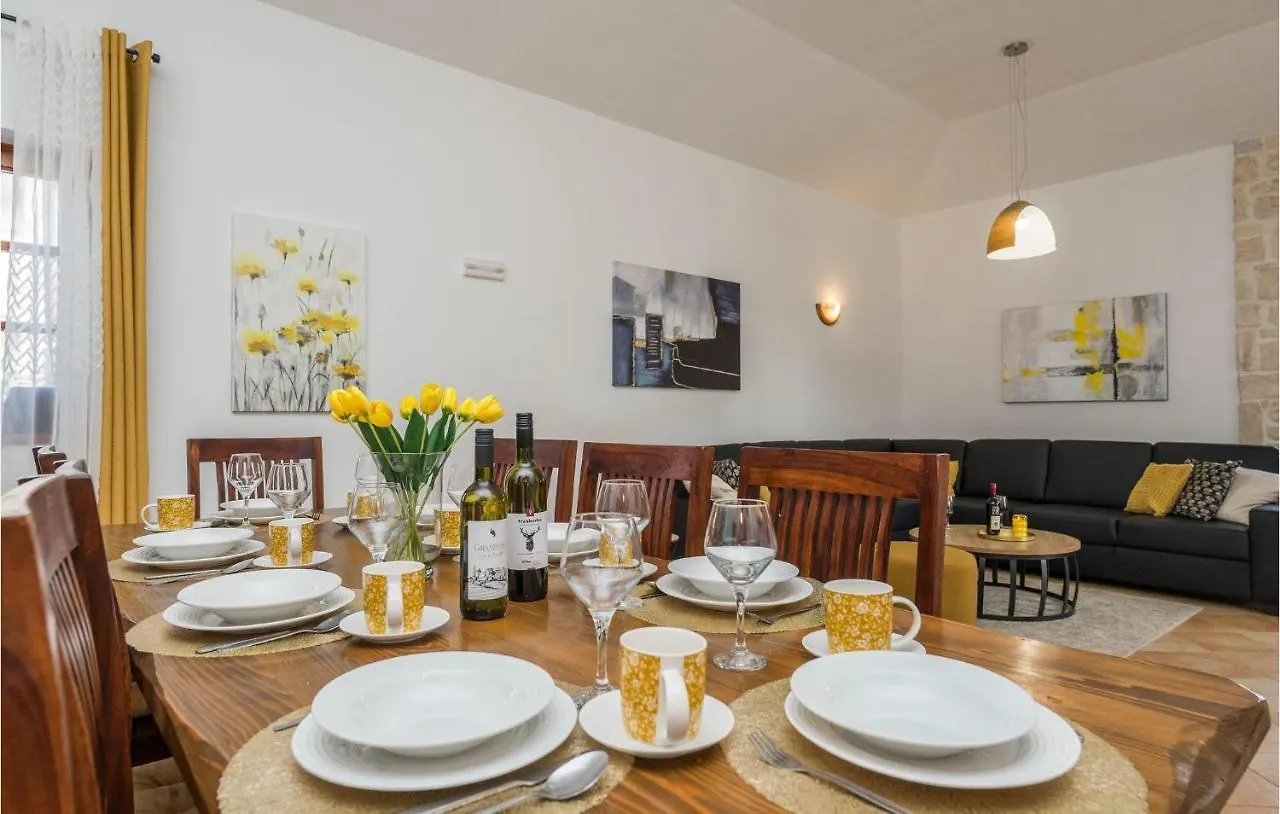 Amazing Home In Muline With Wifi Donje Selo 0*,
