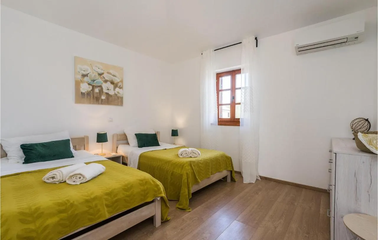 Amazing Home In Muline With Wifi Donje Selo