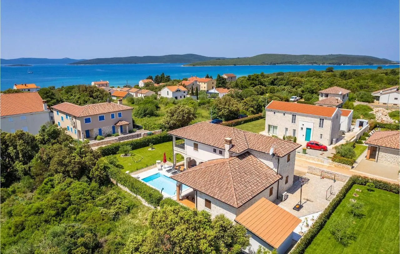Amazing Home In Muline With Wifi Donje Selo