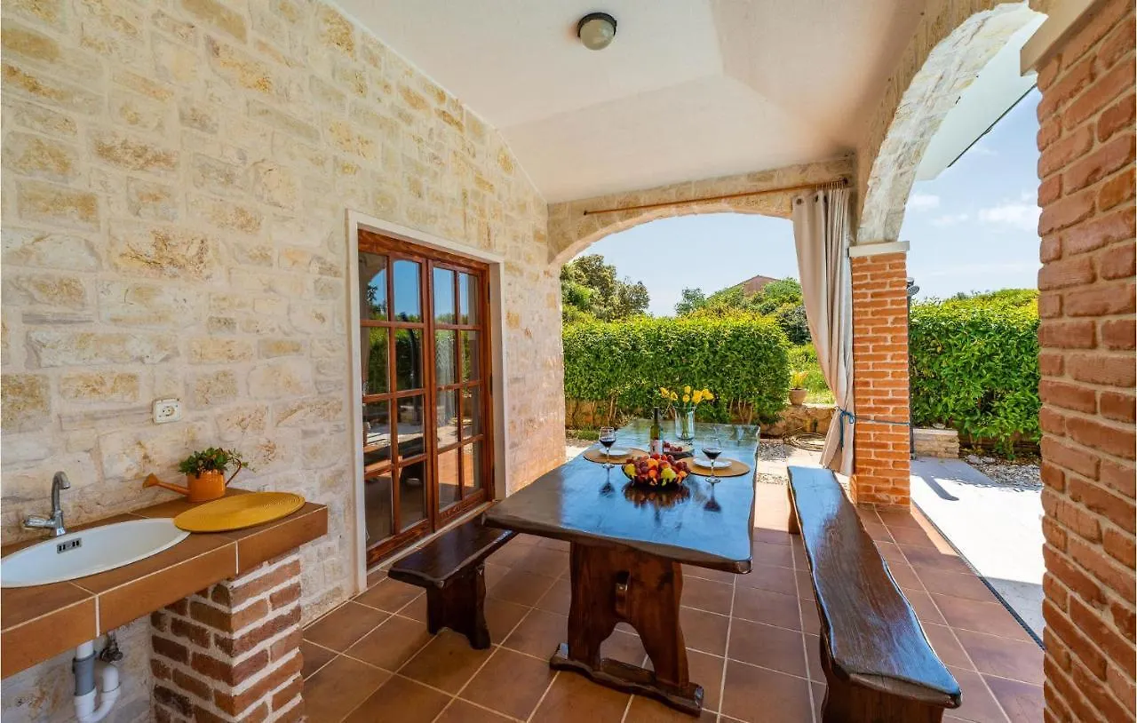 Amazing Home In Muline With Wifi Donje Selo 0*,