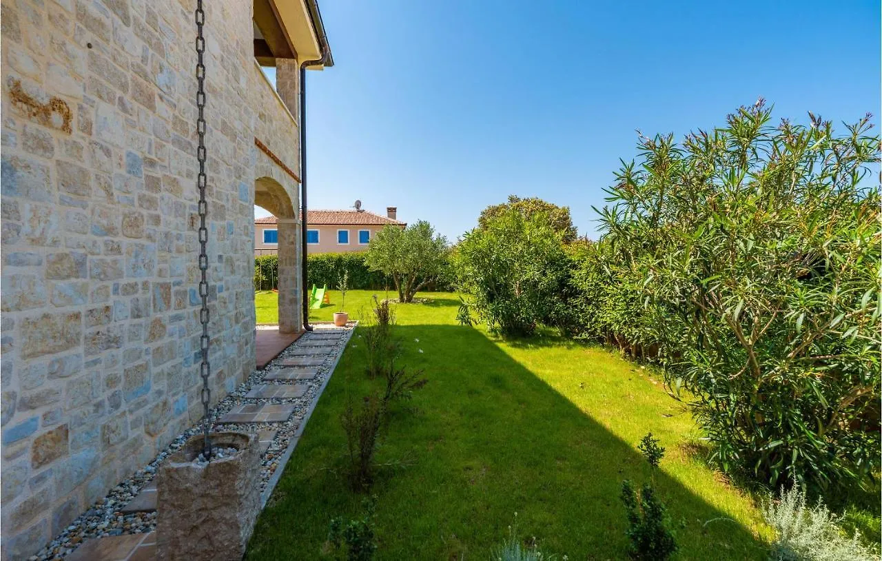 Amazing Home In Muline With Wifi Donje Selo 0*,